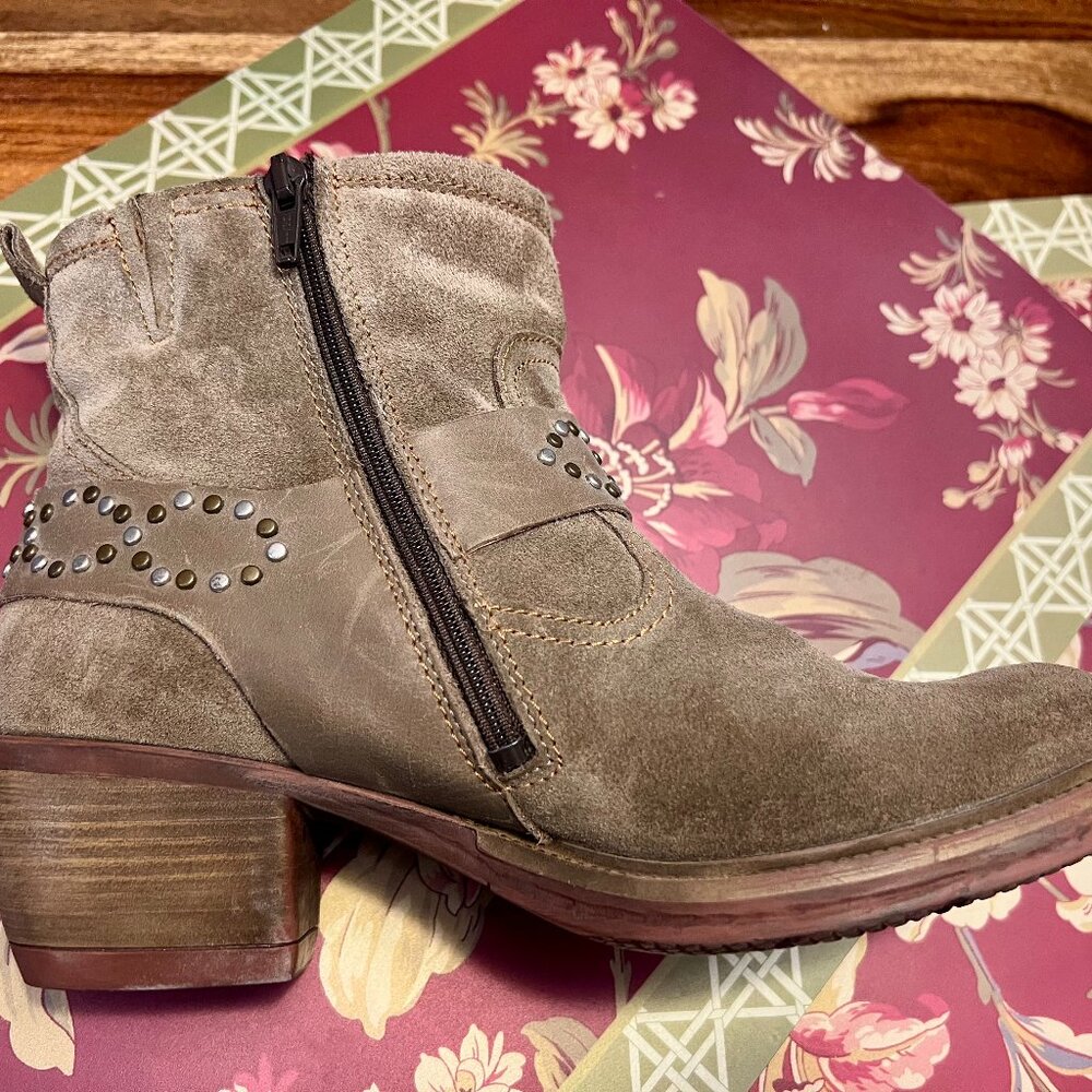Josef Seibel Toni Tan Studded Ankle Boots - Picture 6 of 8